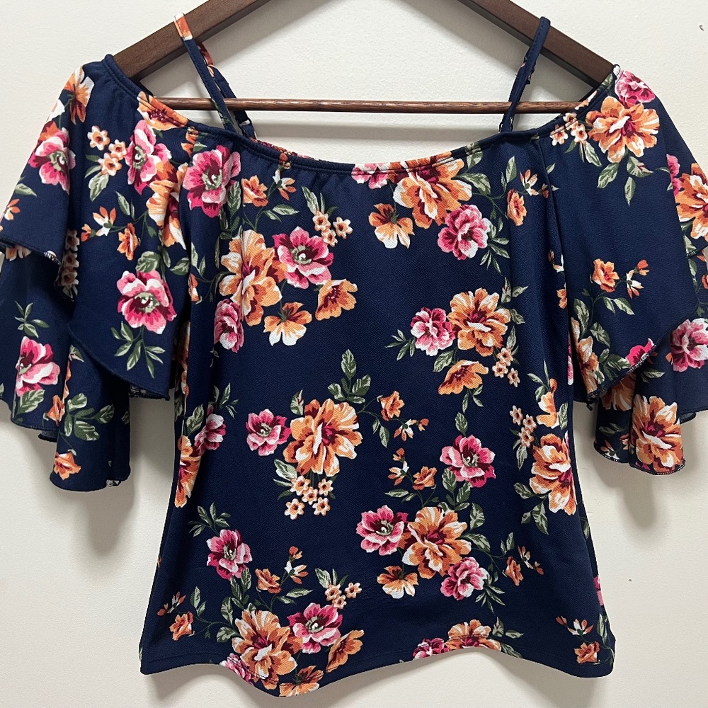 Blouse with flowers